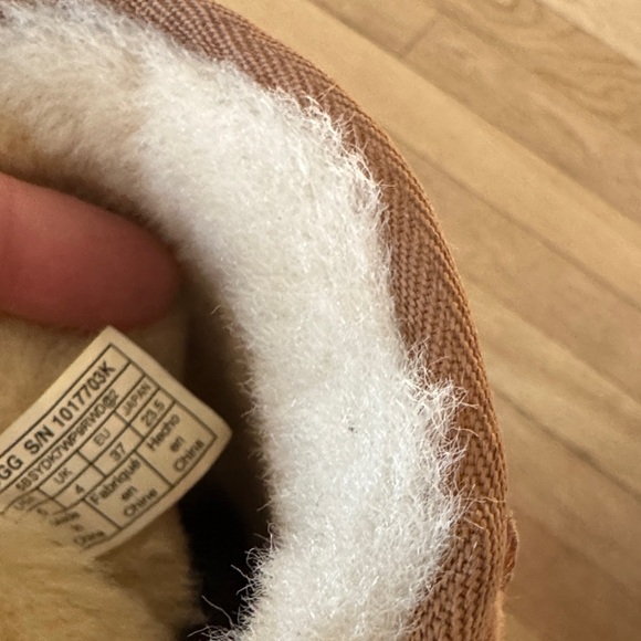 UGG Classic Short - Picture 6 of 6